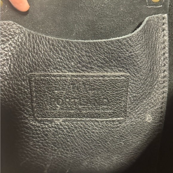 Portland Leather Pebbled Black Leather Bag with Crossbody Strap - Picture 4 of 4